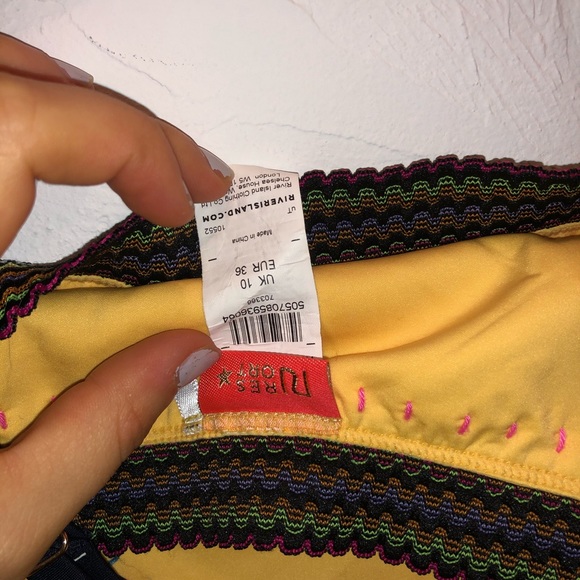 Bikini - Picture 3 of 4